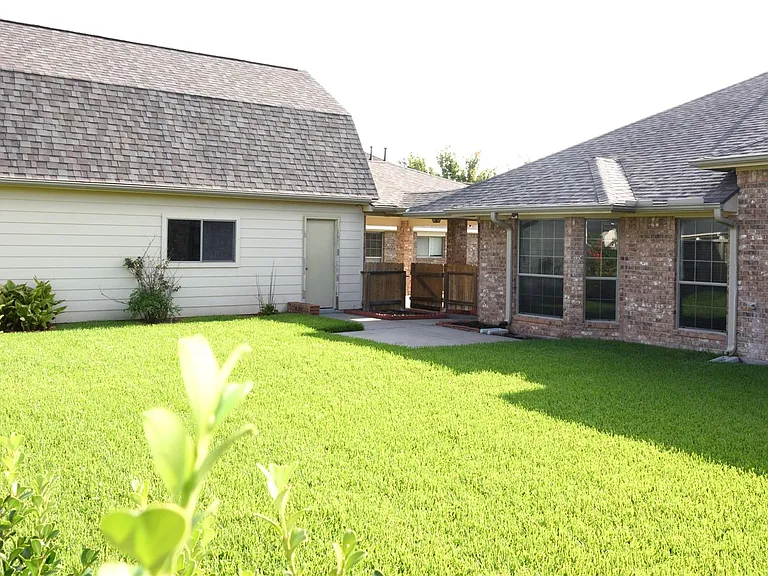 2316 Hopi Dr — Photo 2