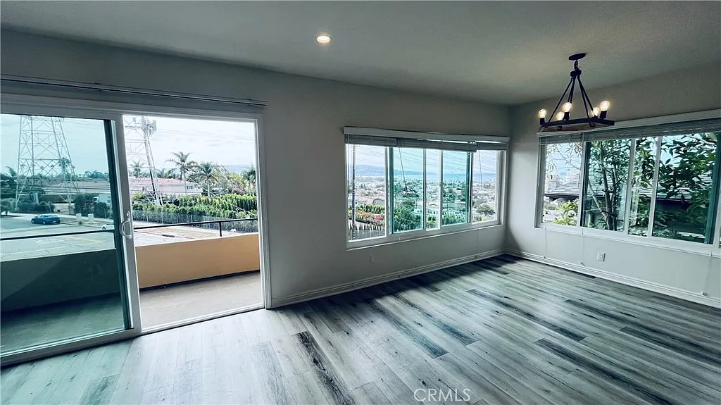 2 bed, 973 sqft, $3,895 — Photo 2