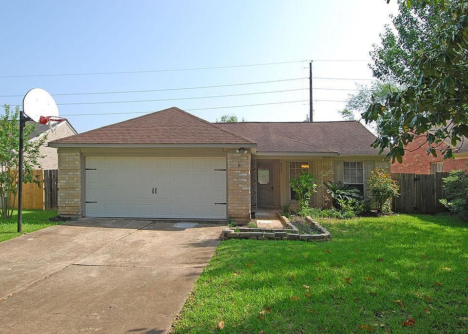 1st image of 2827 Lakefield Way