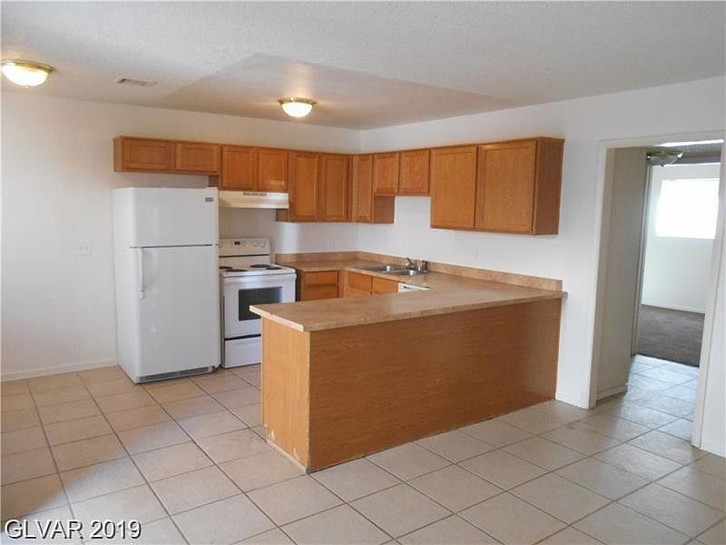 2nd image of 390 N 14th St APT 1