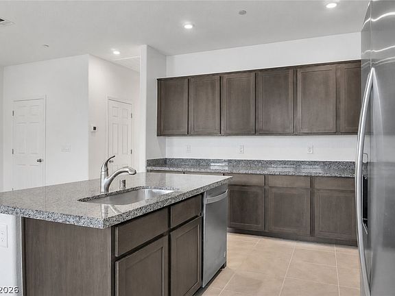 4th image of 671 Anemone Ln