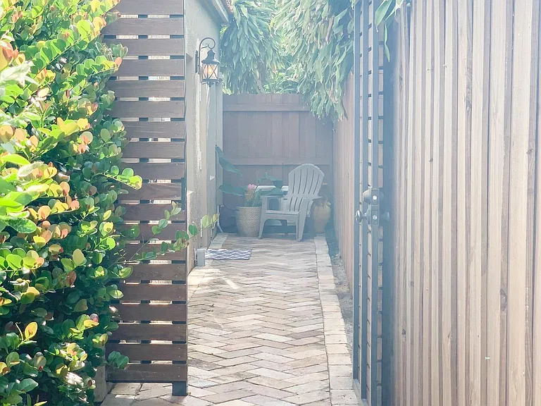 2305 SW 21st St #DETACHED STUDIO — Photo 5