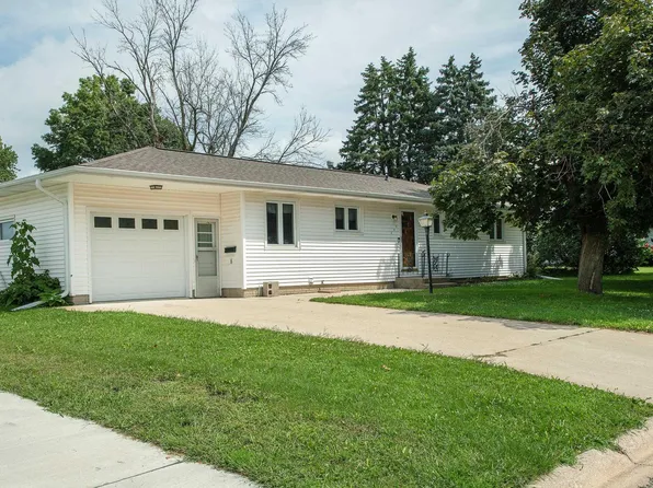 205 F Ave, Grundy Center, IA 50638