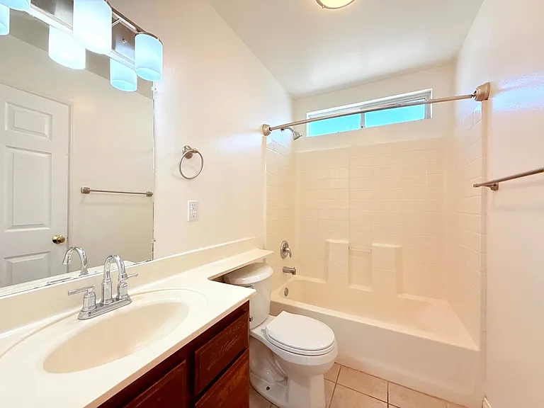 762 W. 21st St. — Photo 18
