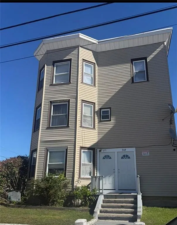 2 bed, 1.0 bath, 738 sqft, $1,700 — Photo 1