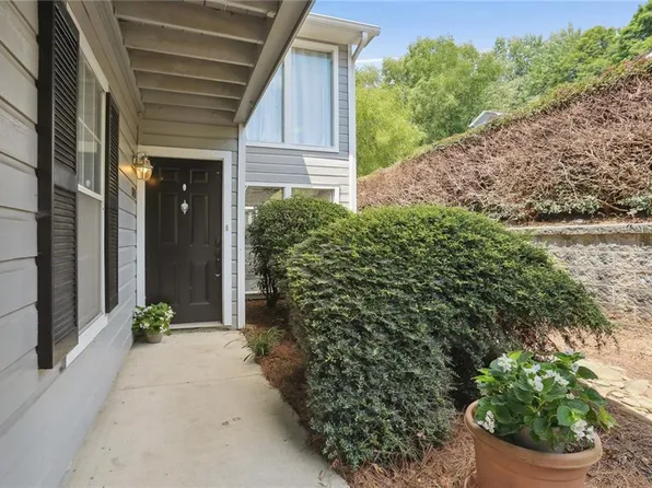 1203 Vicksburg Pl, Sandy Springs, GA 30350
