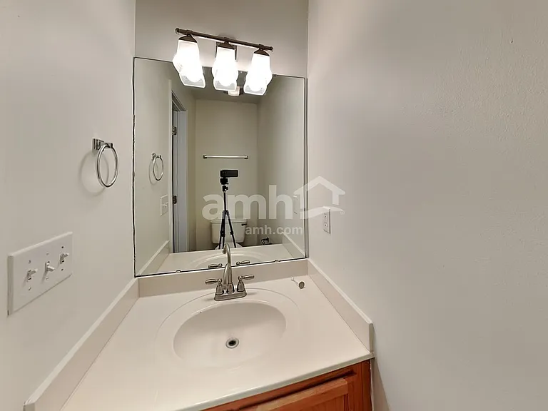 60 Falcon Ct — Photo 11