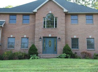 17 N Legend Rd, Shavertown, PA 18708