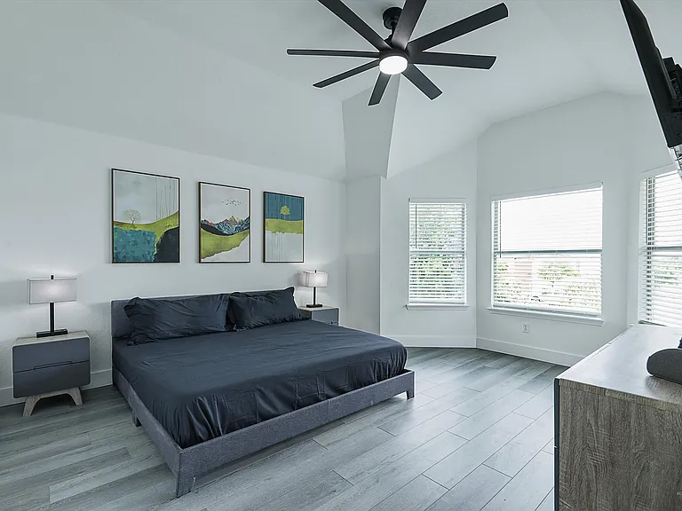 Master Bedroom - Floor 2