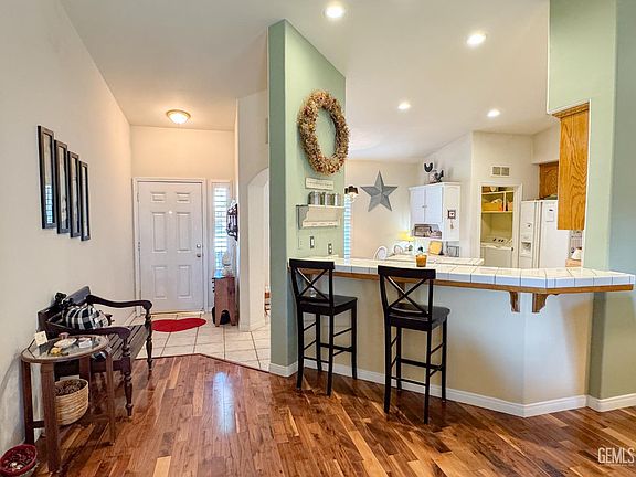 5th image of 5515 Veneto St