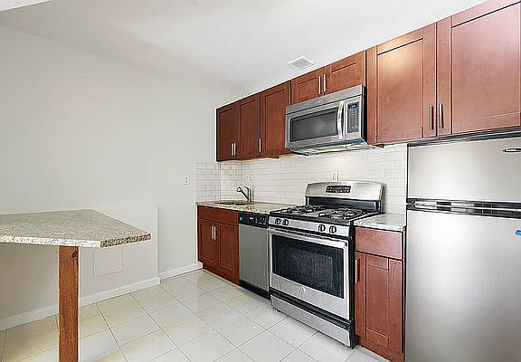 2nd image of 202 E 110th St APT 4B