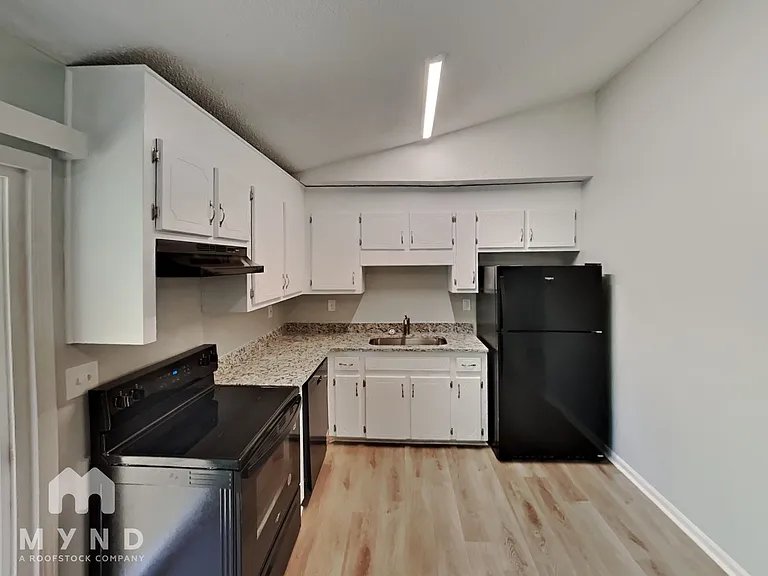 200 Buckskin Dr — Photo 3