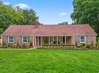 12 Dumbarton Dr, Huntington, NY 11743