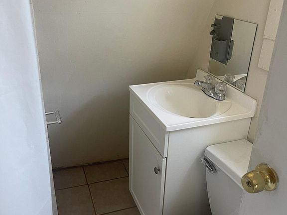 2nd image of 28 Hinsdale Pl Floor 3