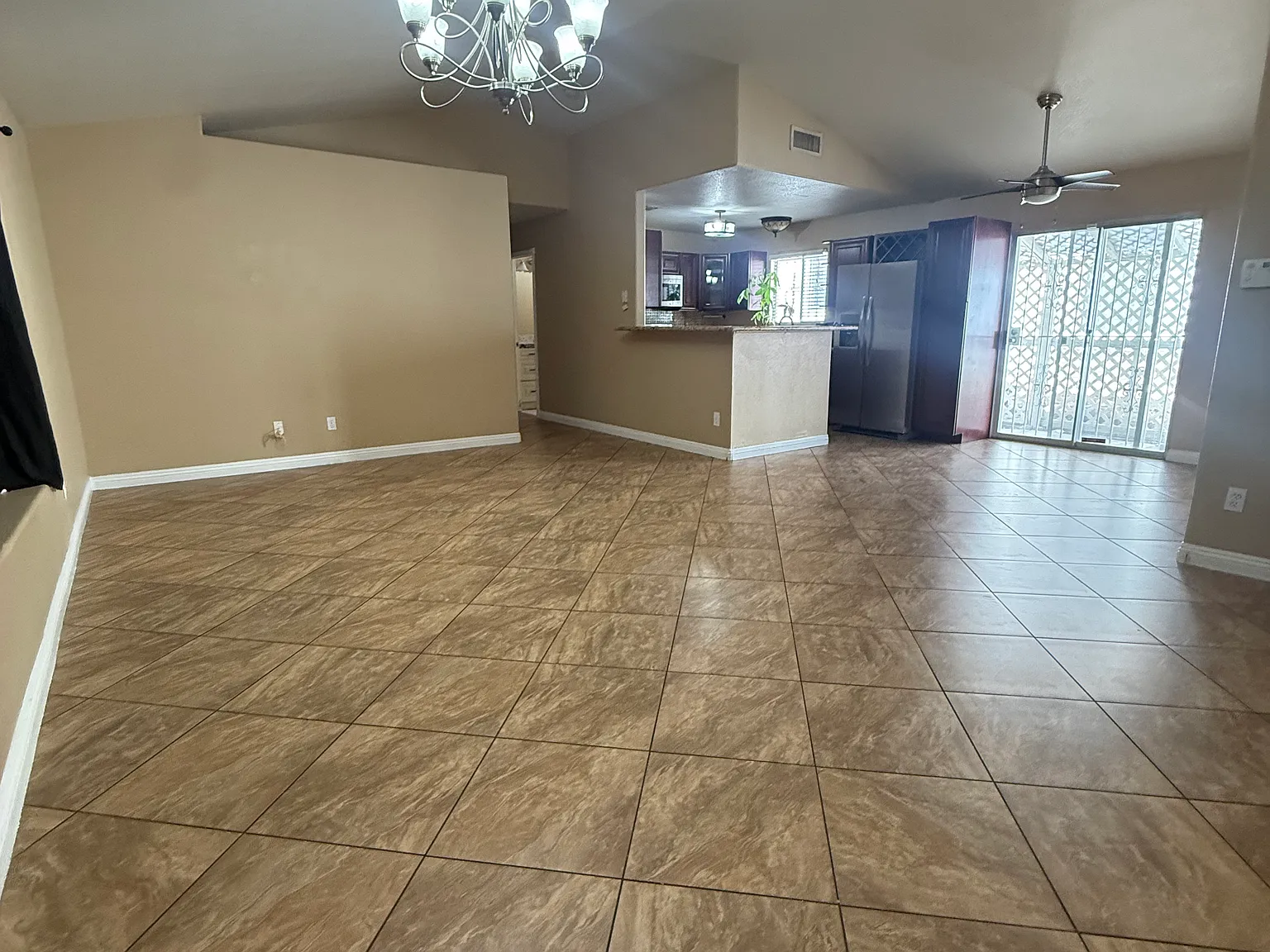 3 bed, 1325 sqft, $1,800 — Photo 3