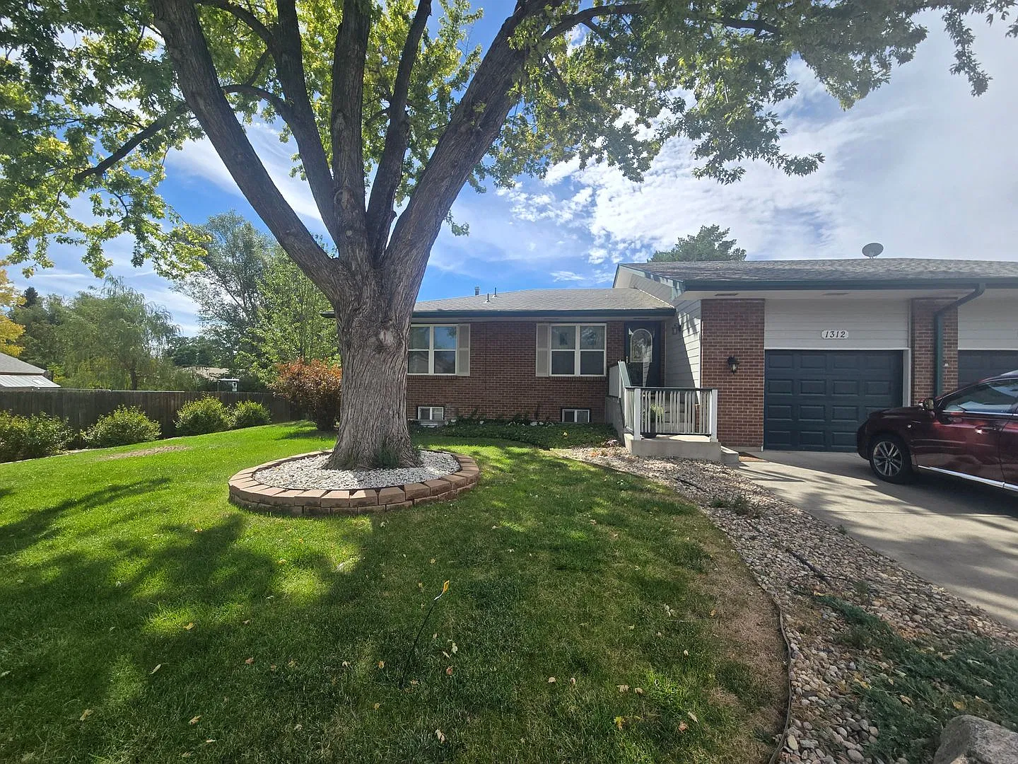 Spacious And Updated 4b/2.5b Now Available In Loveland! Huge Back Yard! — Photo 3