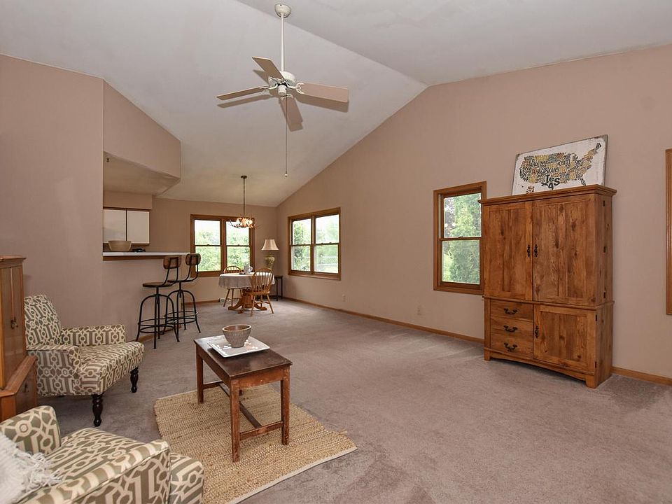 1st image of 1050 East Sommers DRIVE