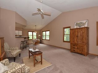 1050 E Sommers Dr, Oak Creek, WI 53154