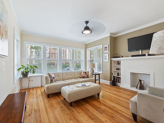 3rd image of 5917 N Maplewood Ave