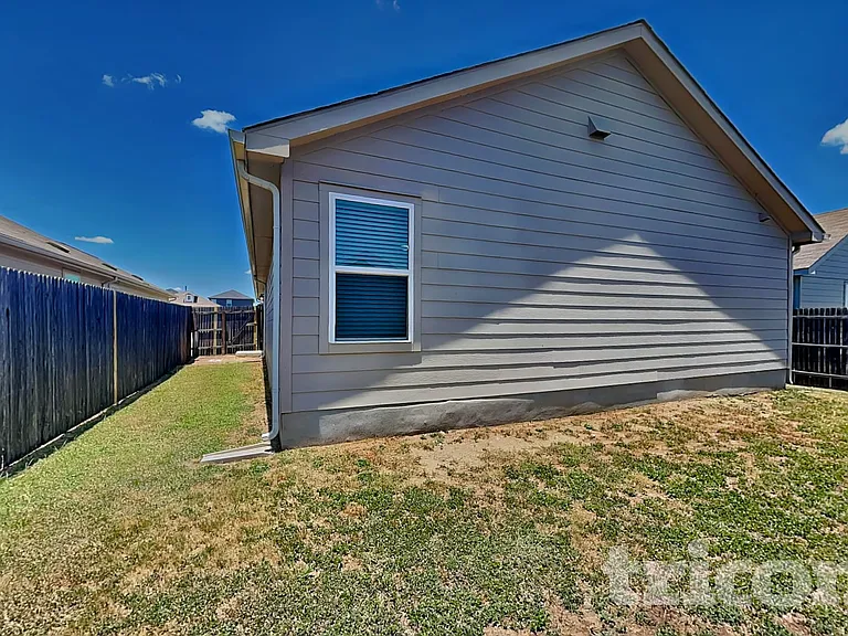 8506 Amistad Cv — Photo 14