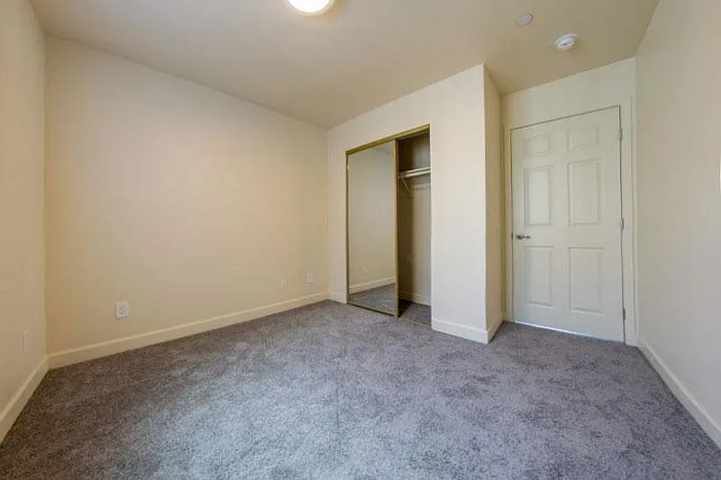 1 bed, 846 sqft, $999 — Photo 2
