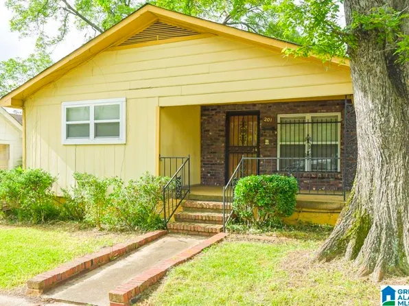 201 61st St, Fairfield, AL 35064