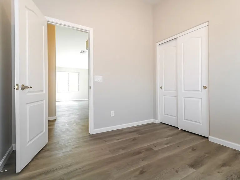 5807 S 248th Ln — Photo 13