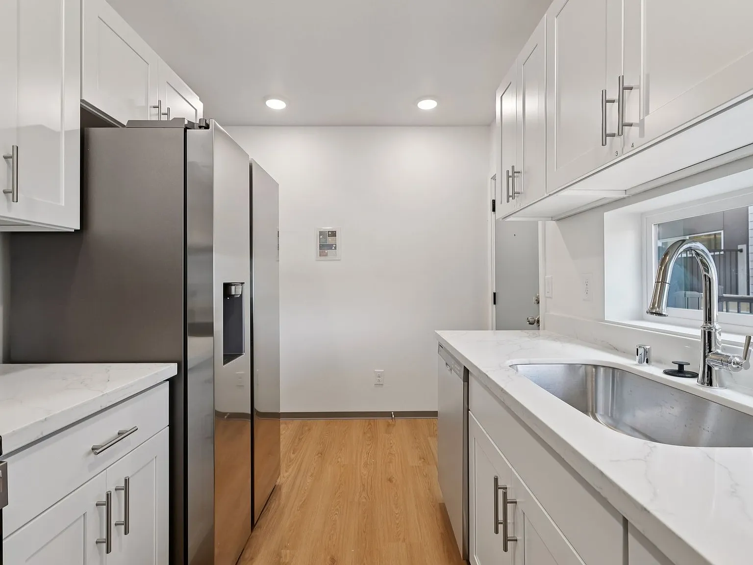 Brand-new 6B3B Townhouse near UW! — Photo 2
