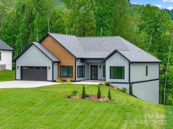 24 Slate Dr #29, Candler, NC 28715