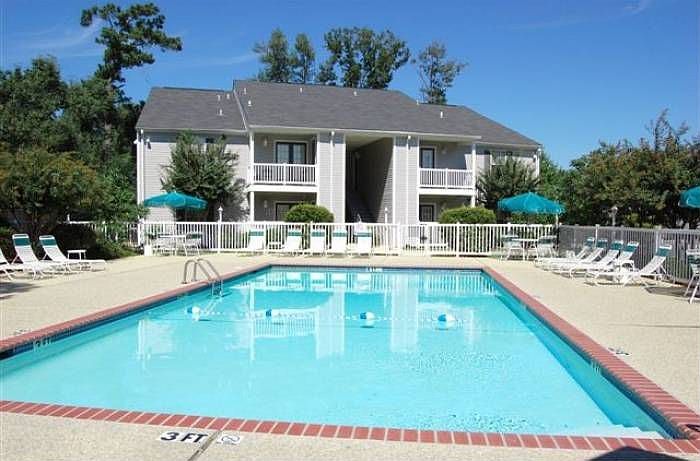 Arbor Gate Apartments Pool