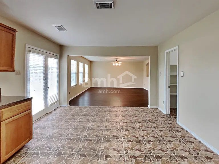 3803 Dogwood Trl — Photo 4