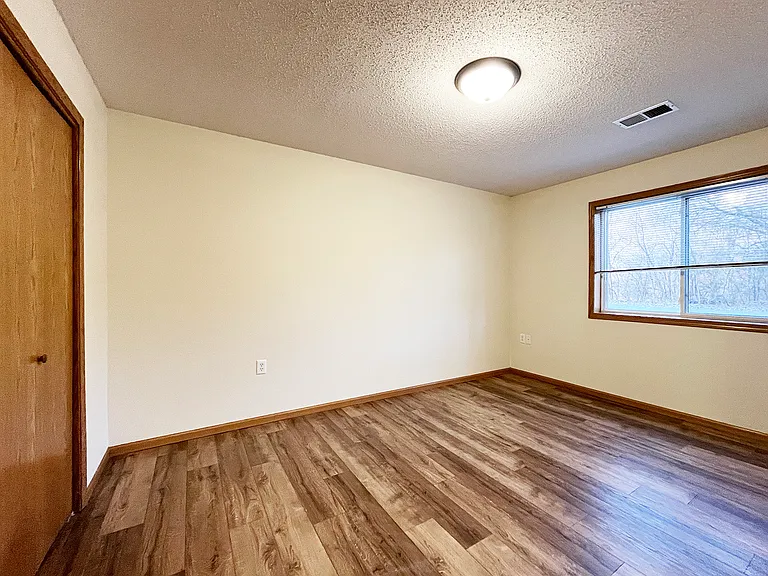 175 W Lind St — Photo 9