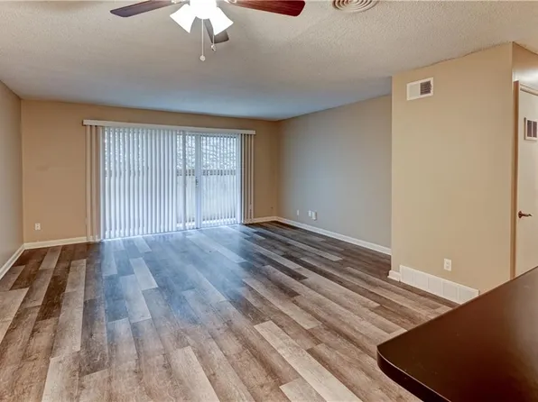 4143 Roanoke Rd APT 3, Kansas City, MO 64111