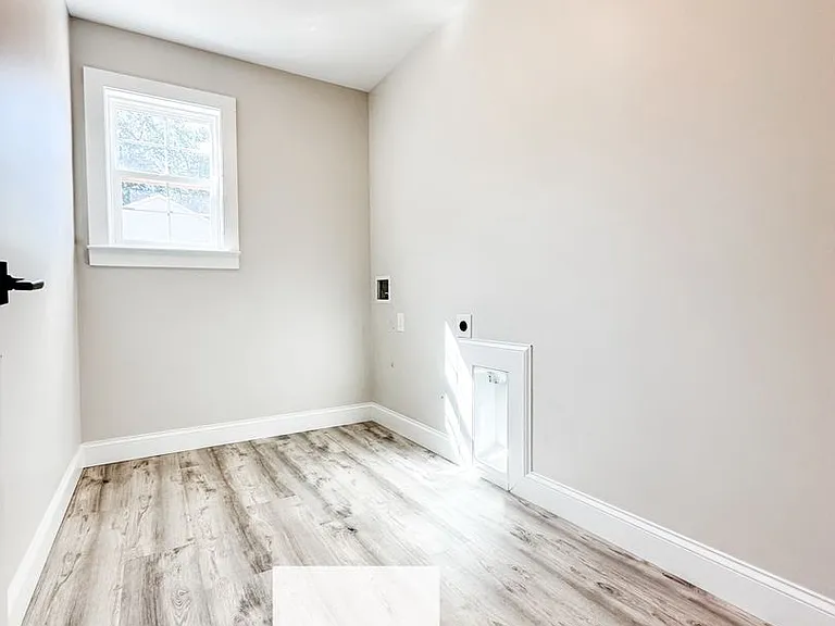 27 Carriage Dr — Photo 11