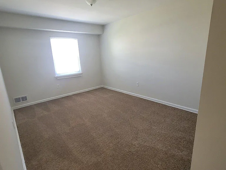 1833 Addison Rd S — Photo 12