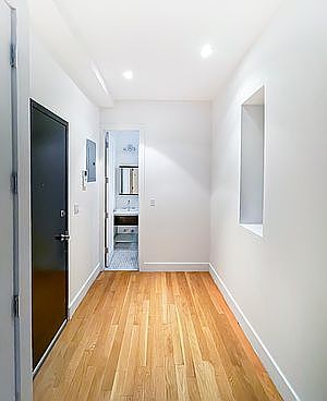 5th image of 26 Van Dam St #1RE