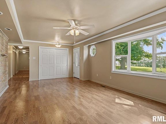 4th image of 2390 Mound Rd