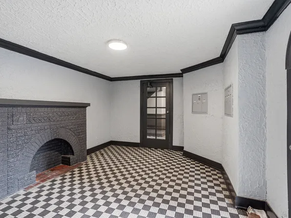 7612 S Saginaw Ave, Chicago, IL