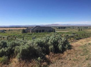 1205 Westlund Dr, Lamoille, NV 89828