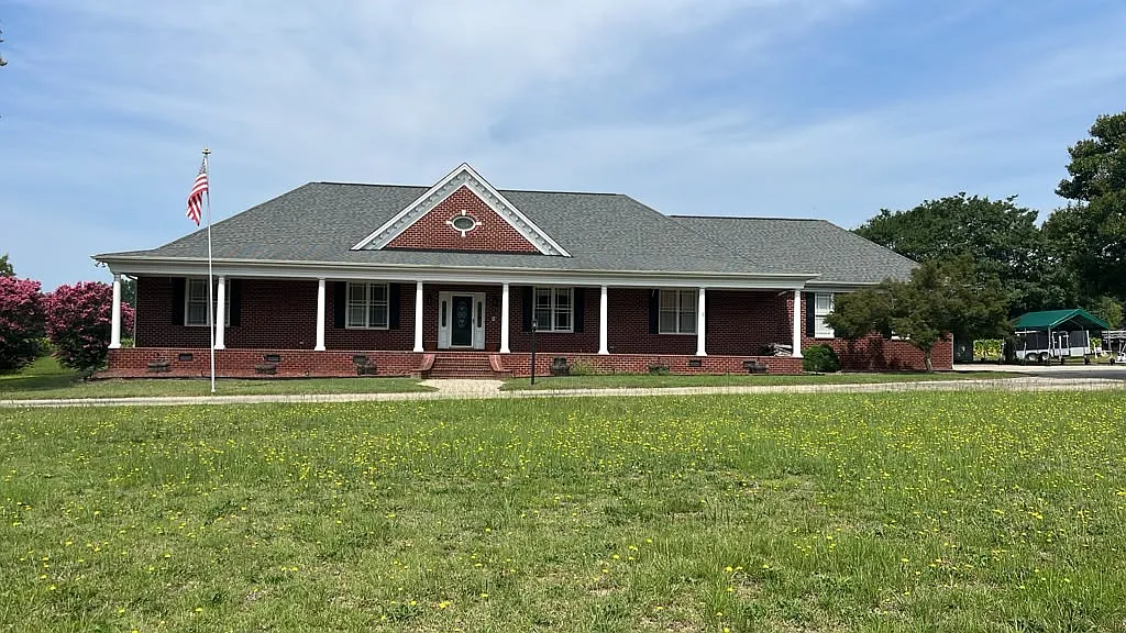 4 bed, 2588 sqft, $4,000 — Photo 3