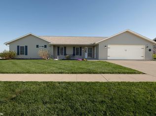 1402 Huron St, Mediapolis, IA 52637