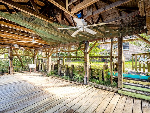 5th image of 2532 Bayou Oaks St