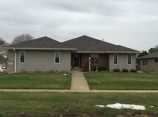 403 Baywood Dr, Sergeant Bluff, IA 51054