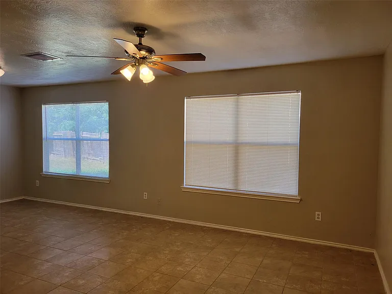 6055 Green Heather Ln — Photo 3