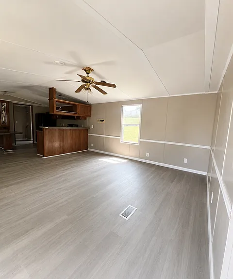 183 Jolly Roger Dr — Photo 2