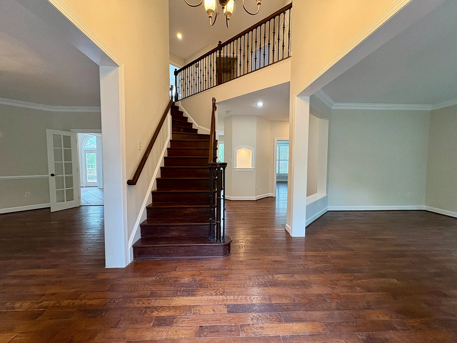 5 bed, 4.5 bath, 5192 sqft, $6,500 — Photo 3