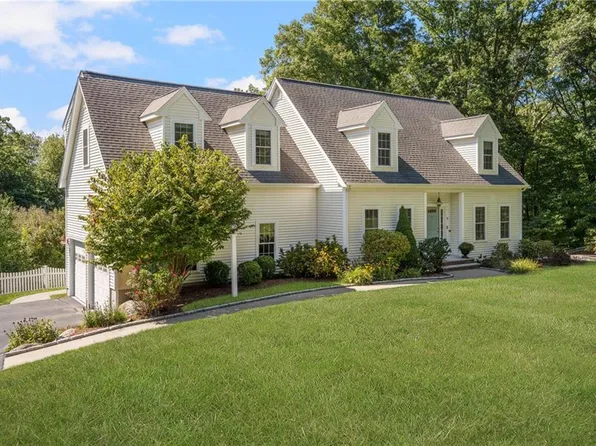 62 Pinsonnault Ln, North Attleboro, MA 02760