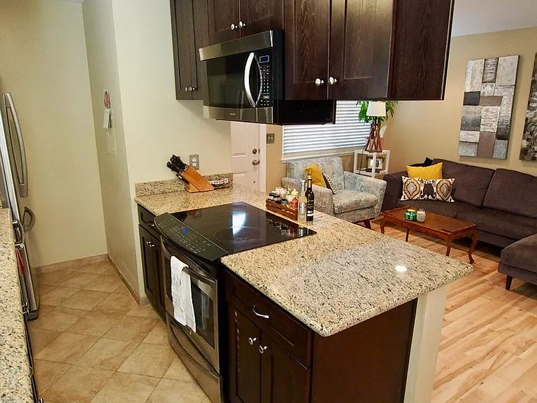 335 N 3rd St #4 — Photo 4