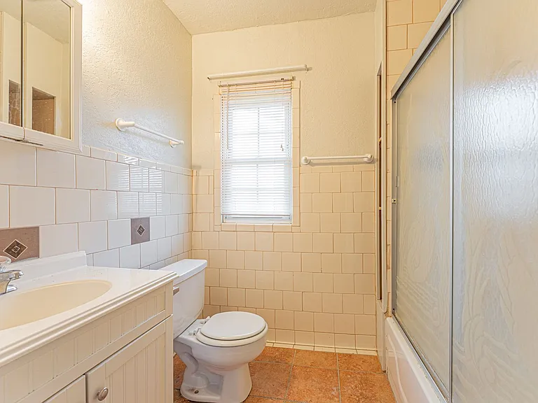 458 College Ave — Photo 5