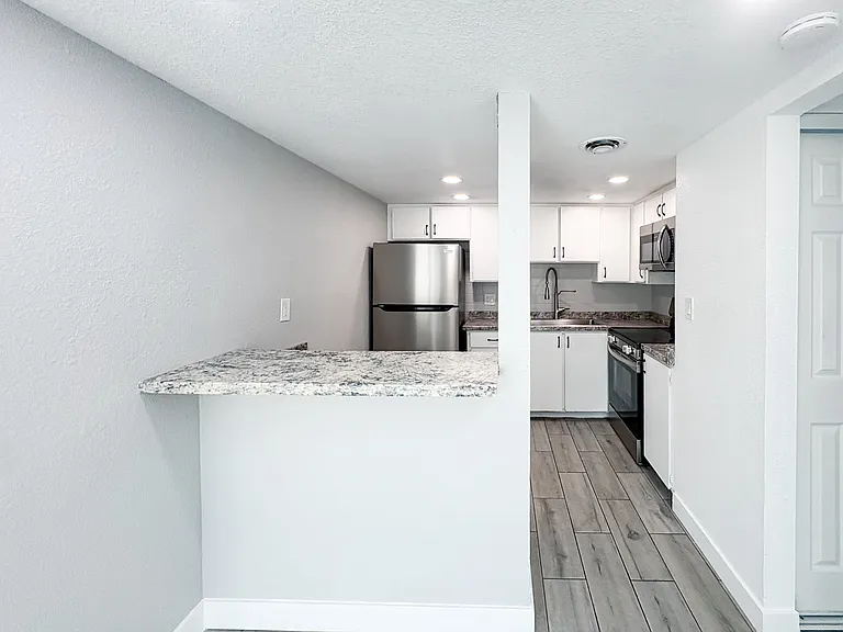 4202 N 27th St #11 — Photo 33